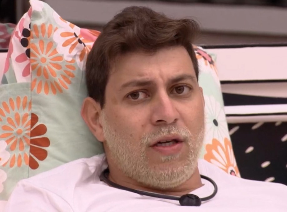BBB21: Caio polemiza ao dizer que colocou ovo quente na boca de um cachorro