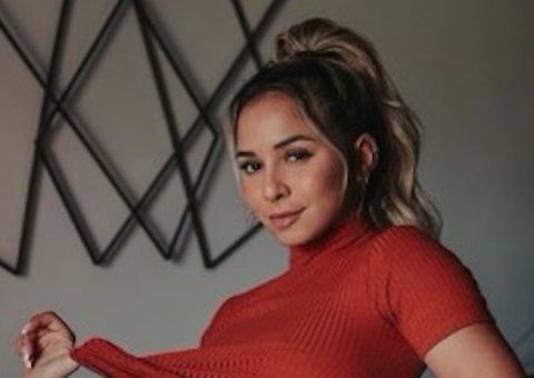 Ex-affair e bailarina de Anitta rebate ataques sobre aparência de namorada 