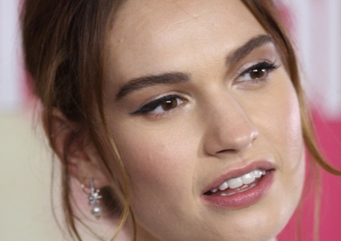 Após clima de romance com Chris Evans, Lily James é flagrada com outro ator