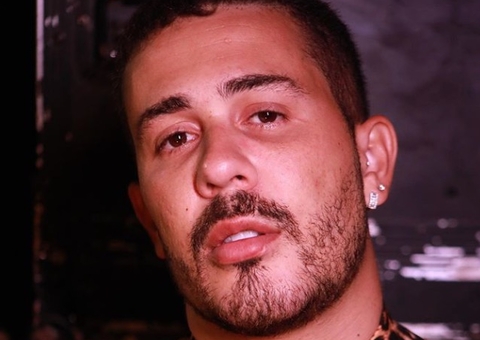 Moradores impedem instalação de estátua de Carlinhos Maia em Penedo