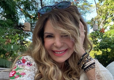 Festa com 700 pessoas na casa de Elba Ramalho é encerrada pela PM