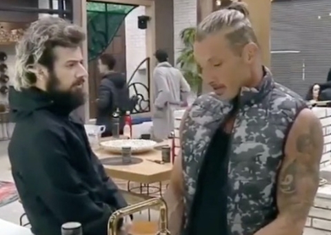 A Fazenda: Cartolouco sugere que Todynho precisa de bariátrica e é detonado