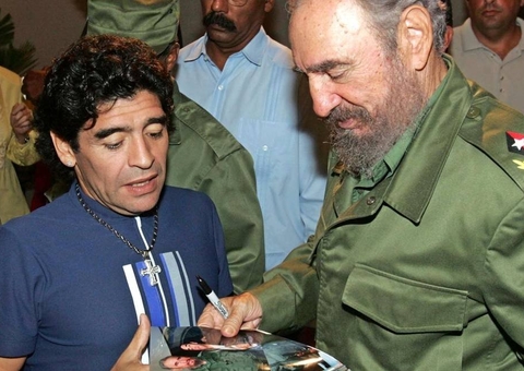 Morte de Maradona ocorreu na mesma data do ídolo Fidel Castro