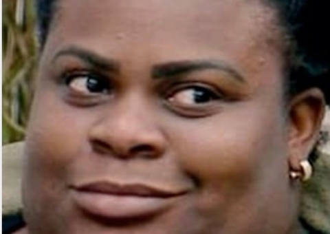 Jojo Todynho toma banho sem sutiã e dá o que falar em A Fazenda 