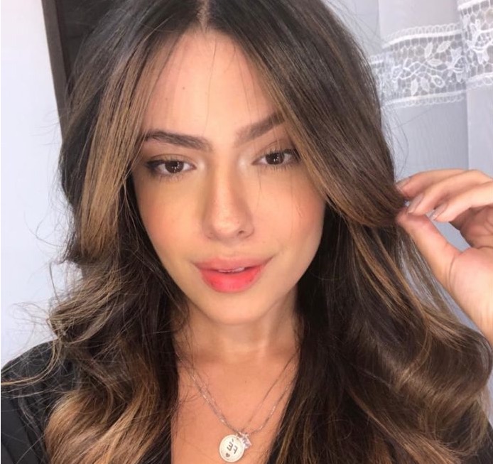 Influenciadora de 22 anos morre após vencer 5 cânceres