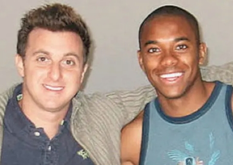 Internautas acusam Huck de apagar foto de Robinho após gravações