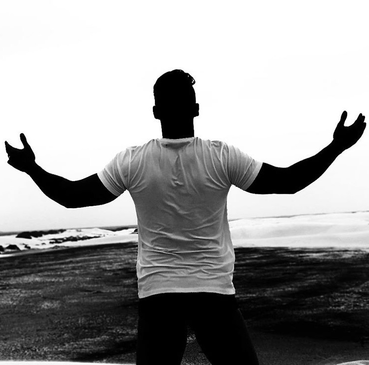 Gusttavo Lima apaga vídeo sobre separação e surge de aliança em foto 