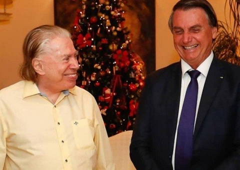 Sem máscara, Bolsonaro visita Silvio Santos na mansão do apresentador