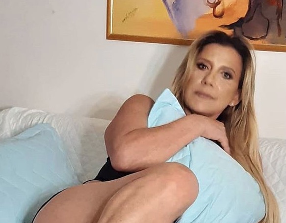 Rita Cadillac se revolta com pedidos de nudes: 'eu mereço respeito'