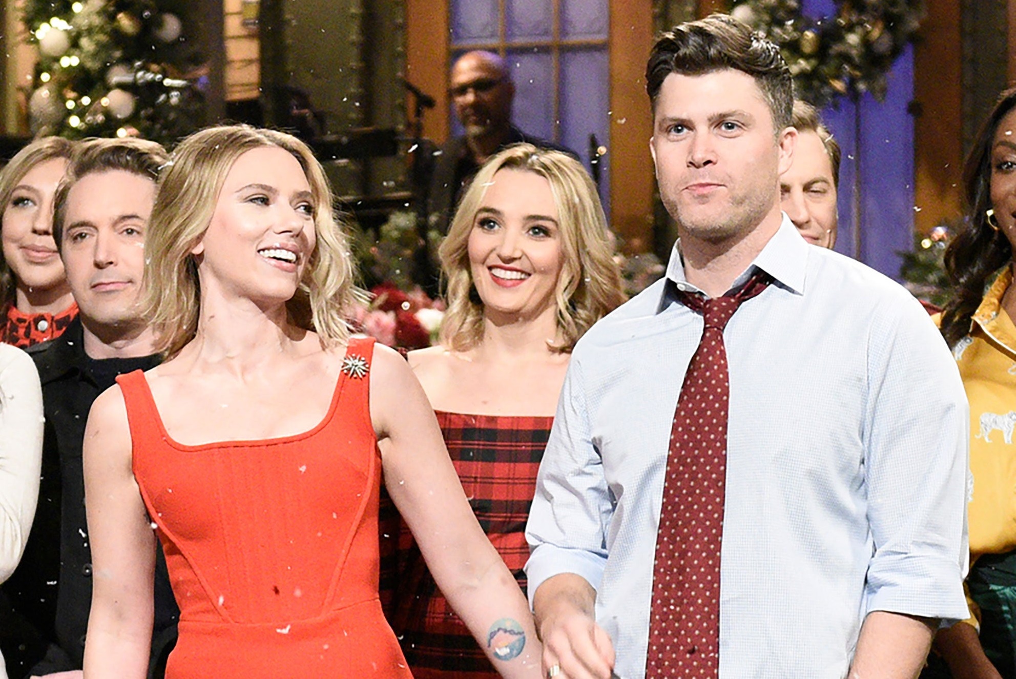 Scarlett Johansson se casa com Colin Jost, do Saturday Night Live