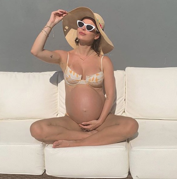 Sthefany Brito rebate comentários sobre sua barriga 'estar estranha'