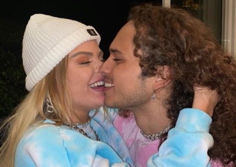 Luísa Sonza e Vitão trocam carícias em vídeo após assumirem namoro