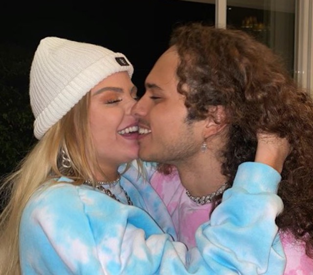 Luísa Sonza e Vitão trocam carícias em vídeo após assumirem namoro