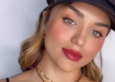 Rafa Kalimann é filmada dançando na boquinha da garrafa em festinha 