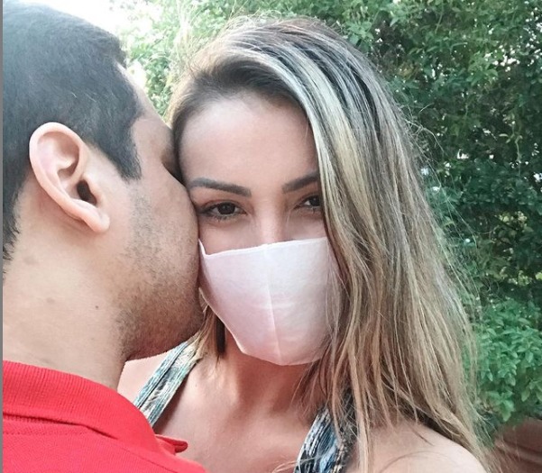 Andressa Urach assume namoro após deixar igreja: 'meu presente de Jesus'