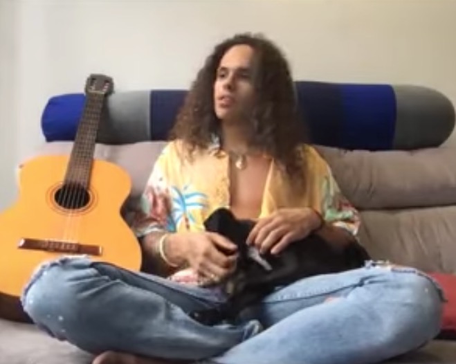 Vitão fala sobre namoro com Luísa Sonza e esclarece sobre meme 'meu casal'