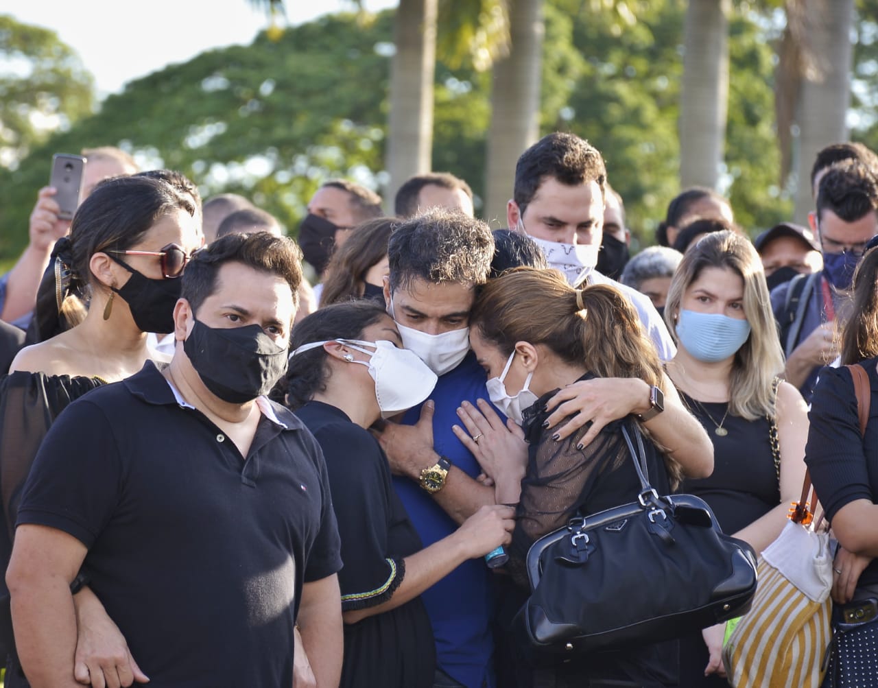 Veja fotos do último adeus a Francisco, pai de Zezé Di Camargo e Luciano
