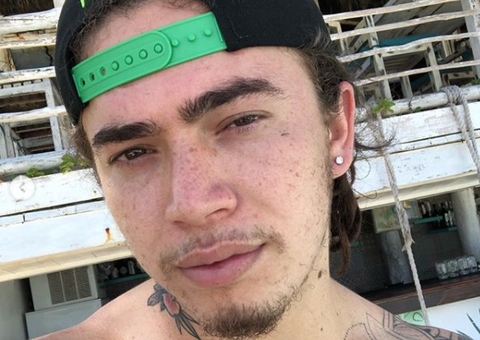 Revelado! Saiba quem é a dona da bolsa que aparece no quarto de Whindersson