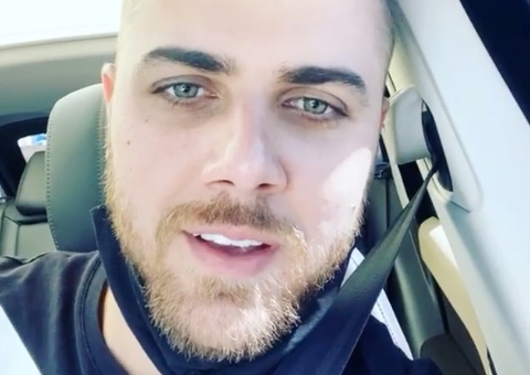 Zé Neto tem foto de sunga com 'volumão' banida: 'devem tá com a r* pequena'