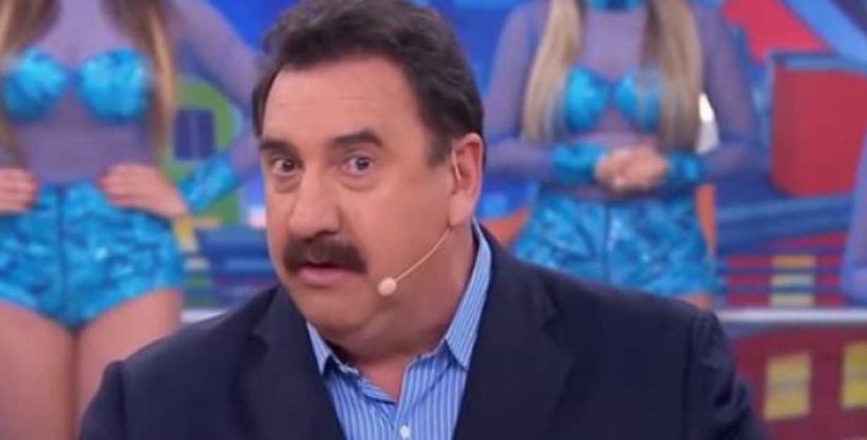 Ratinho testa positivo para Covid-19 após programa voltar a ter plateia
