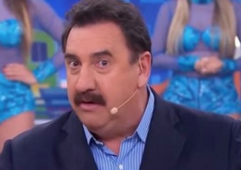 Ratinho testa positivo para Covid-19 após programa voltar a ter plateia