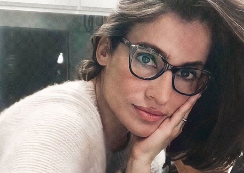 Renata Vasconcellos posta foto rara com irmã gêmea e confunde fãs