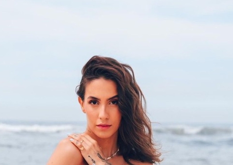 Gabi Brandt exibe barrigão de 8 meses em fotos de biquíni