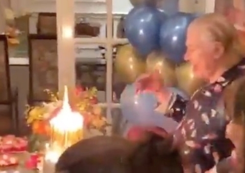 Após meses isolado, Silvio Santos comemora 90 anos em família; veja vídeo