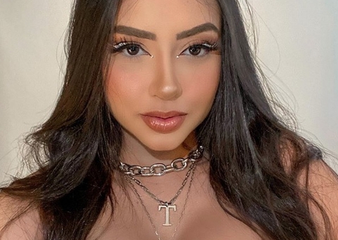 Agachada, Tainá quase se 'desmonta' em vídeo de rebolado perfeito