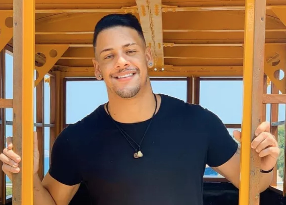 Ex-ator pornô Theo Barone morre aos 26 anos vítima de câncer