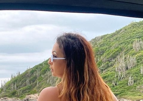 Valesca Popozuda exibe bumbum gigante aos 42 anos