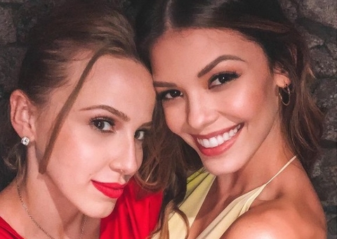 Vitória Strada é pedida em casamento por Marcella Rica durante Réveillon