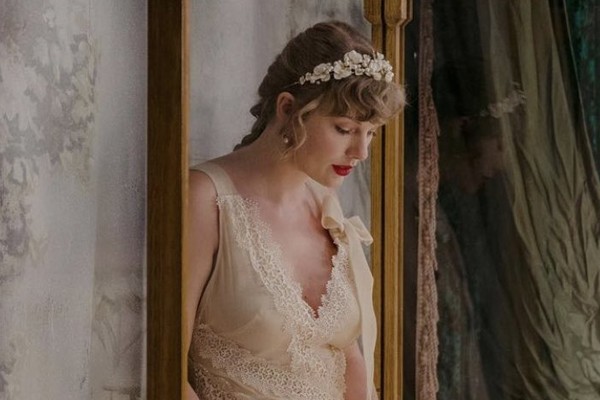 Taylor Swift lança novo álbum e clipe do single inédito ‘Willow’; Veja