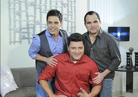 Aos 49, irmão de Zezé e Luciano se casa com cantora gospel de 23 anos 