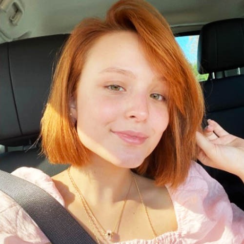 Larissa Manoela fala sobre gravidez falsa e pede ajuda para Manaus