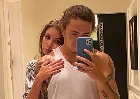 Whindersson aparece aos beijos com namorada e amigo reclama: 60 dias assim