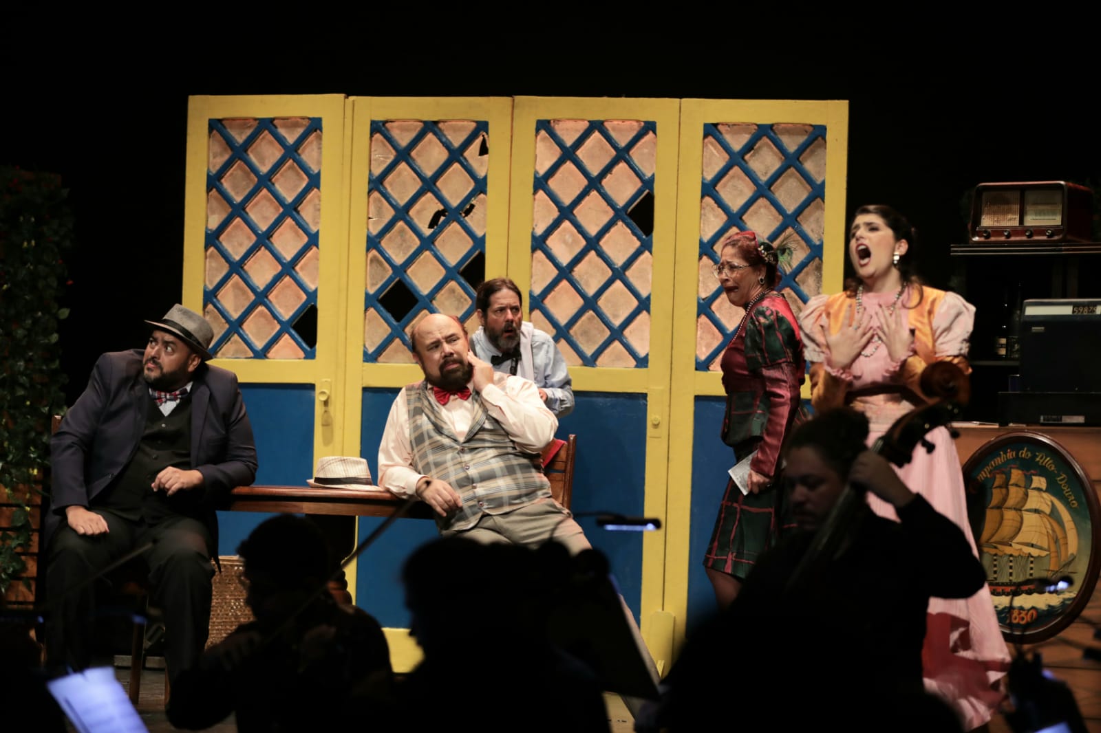 Ópera ‘O Caixeiro da Taverna’ estreia no Teatro da Instalação