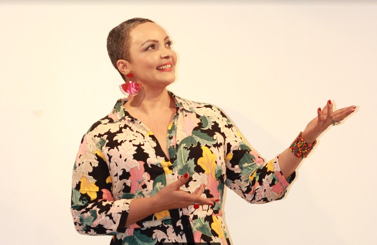 Fátima Silva agita sexta-feira com sambas e boleros