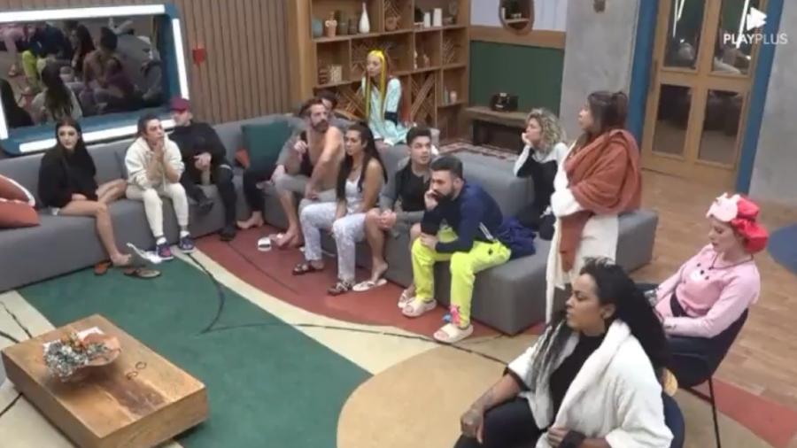 Peões descumprem regra e falam de Bolsonaro em A Fazenda