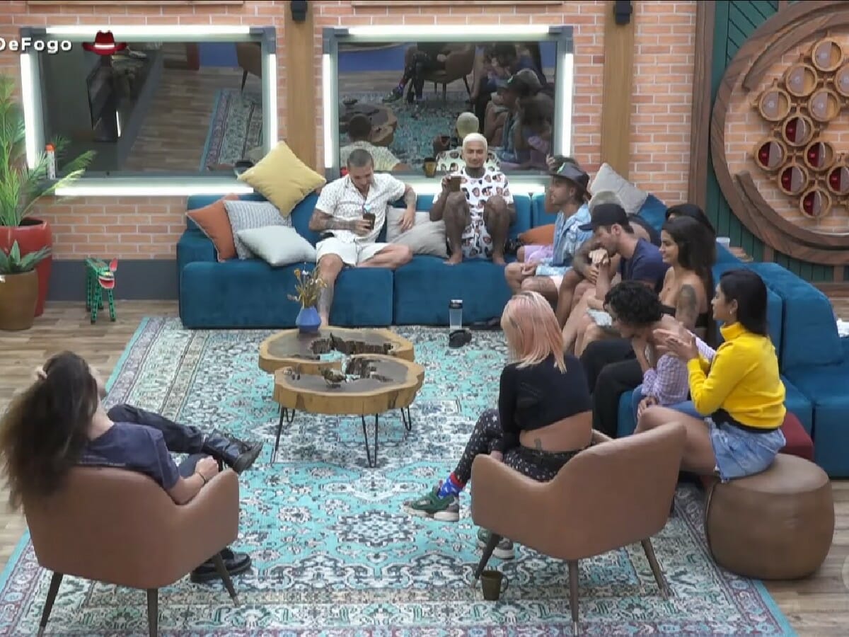 Carro de som invade A Fazenda 13 e manda recado para peões; Vídeo 