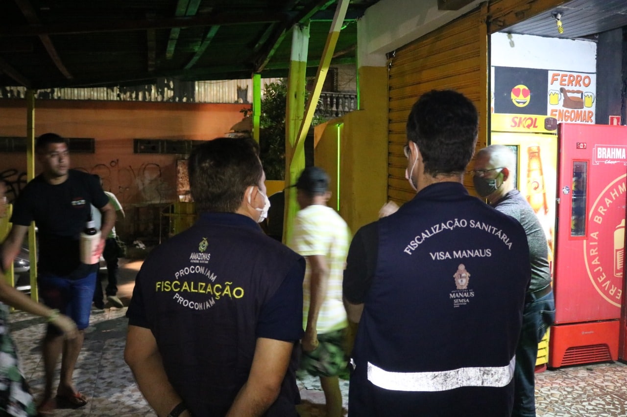 Bares são fechados e 27 clientes são detidos em Manaus