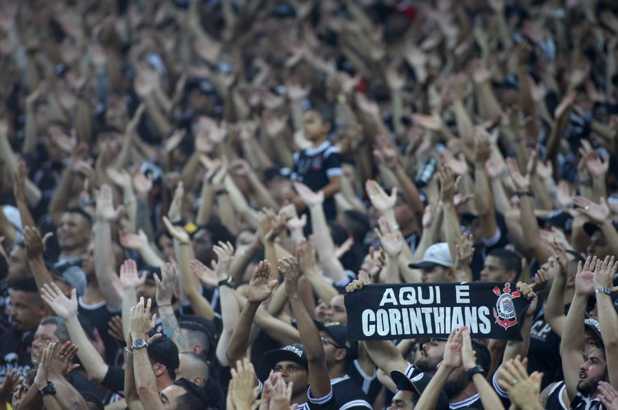 Corinthians se acerta com 2 técnicos e faz contas antes de definir eleito