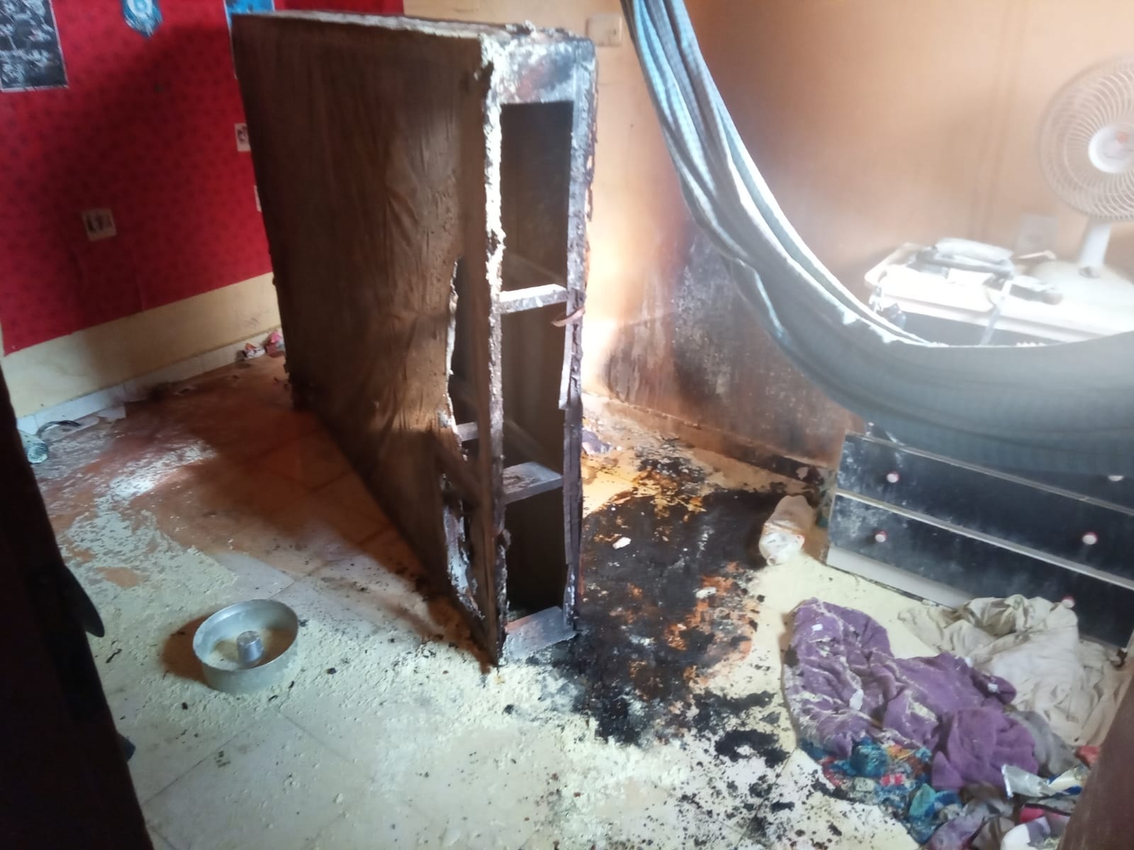 Crianças trancadas escapam da morte após incêndio atingir casa em Manaus