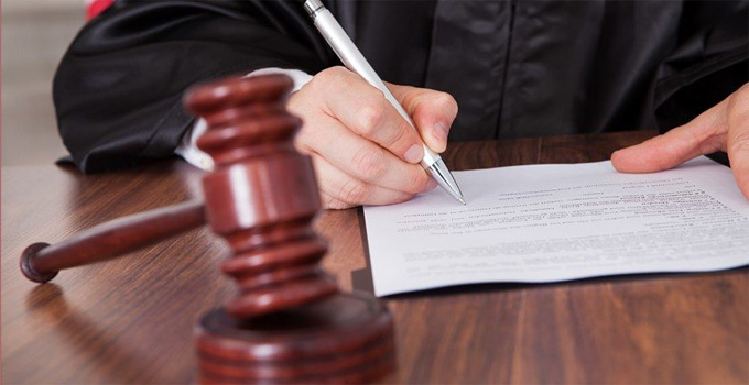 Homem consegue medida protetiva contra ex-namorada que o perseguia