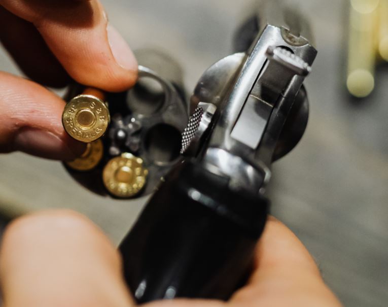 Homem é executado enquanto caminhava em rua de Manaus no feriado