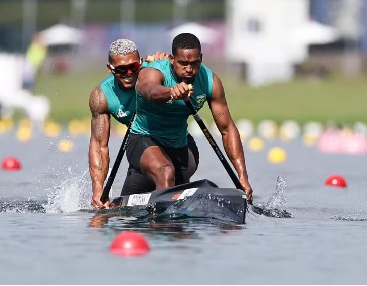 Isaquias Queiroz e Jacky Goodman garantem vaga na final da canoagem do C2