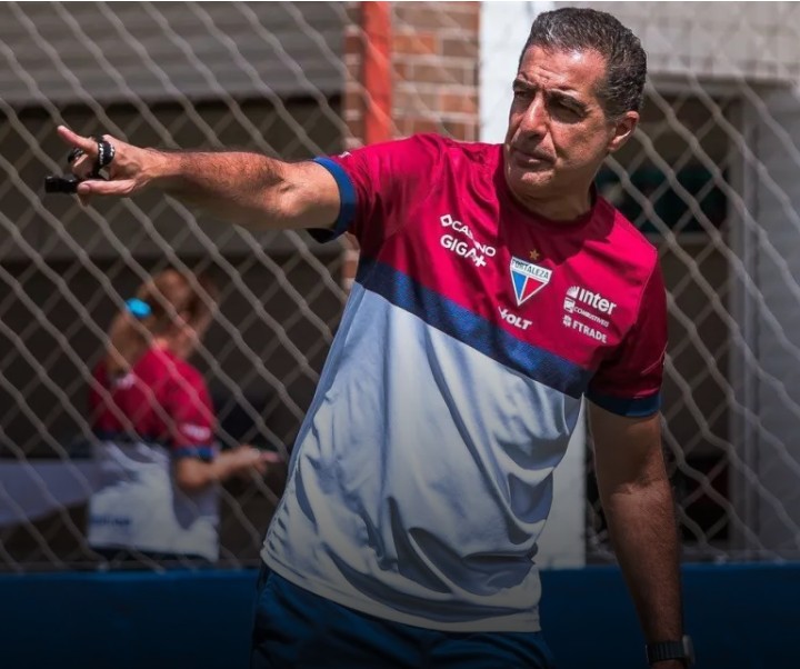 Fortaleza anuncia saída do técnico português Renato Paiva