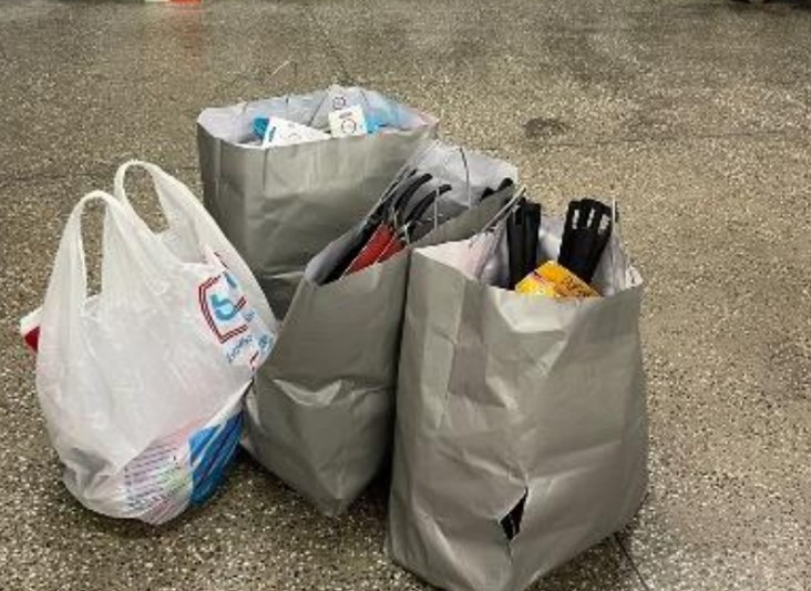 Mulher é presa ao ser flagrada furtando produtos na loja Americanas 