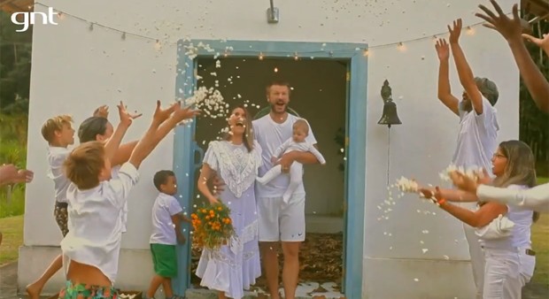 Fernanda Lima diz que Rodrigo Hilbert não construiu capela sozinho