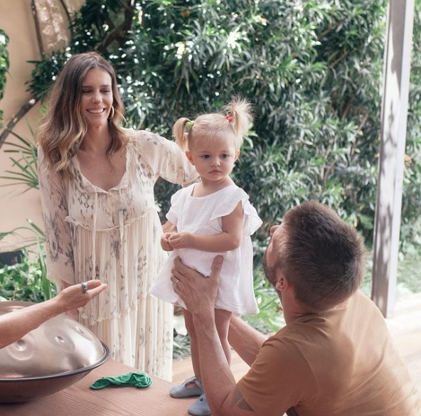 Rodrigo Hilbert encanta com foto da filha, Maria Manoela 